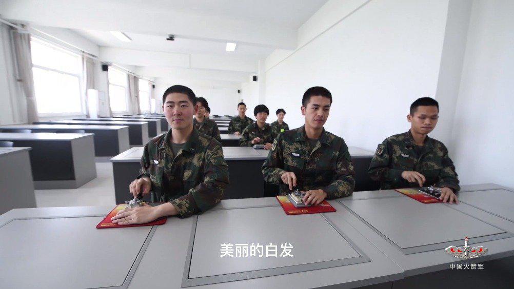 火箭军报务兵演绎不一样的《听妈妈的话》