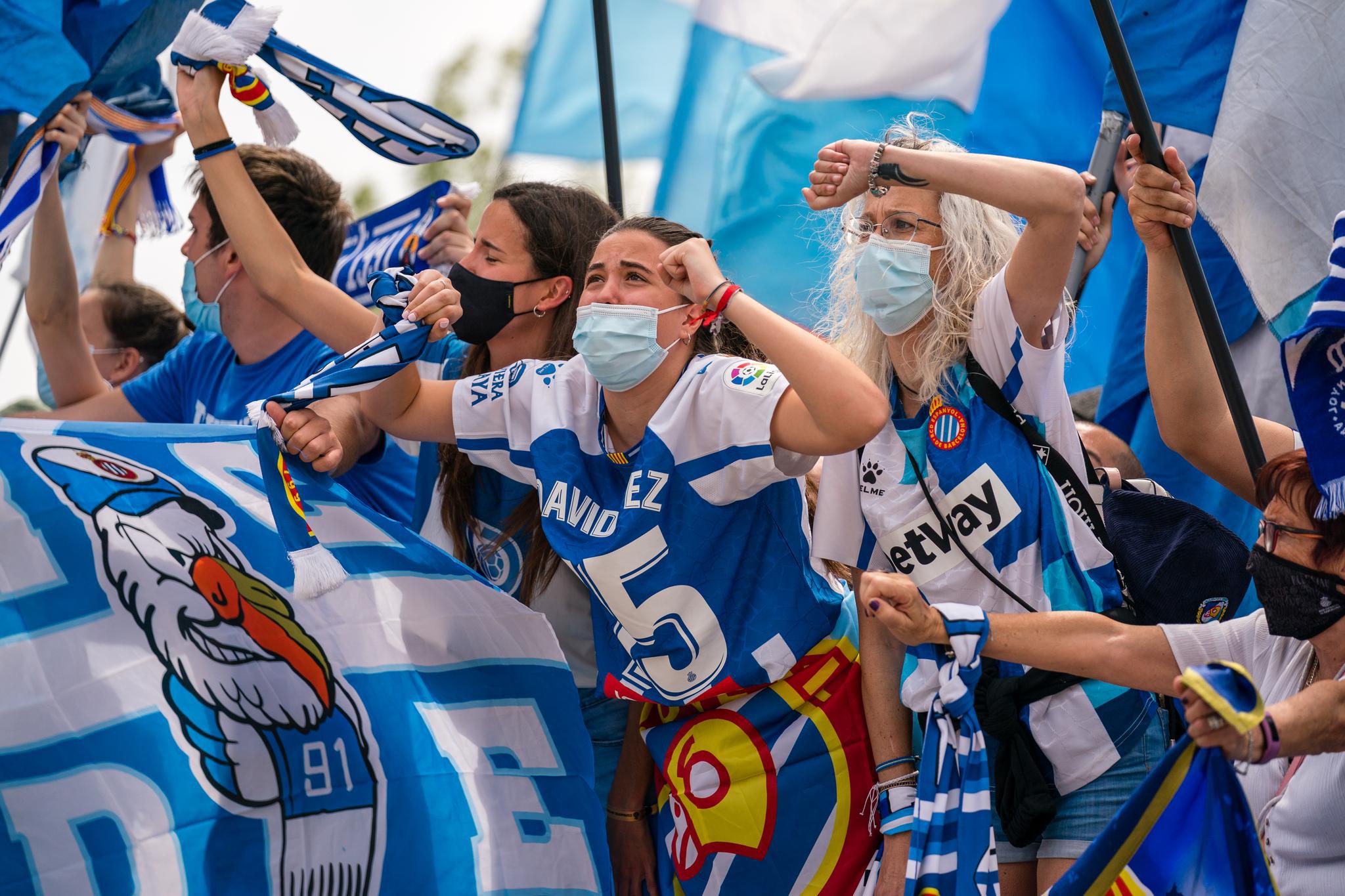 足球西班牙人队重返西甲