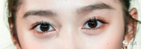 但就如上文说的,眉心框架的立体度没跟上,加上眼睛占比在脸上不够大