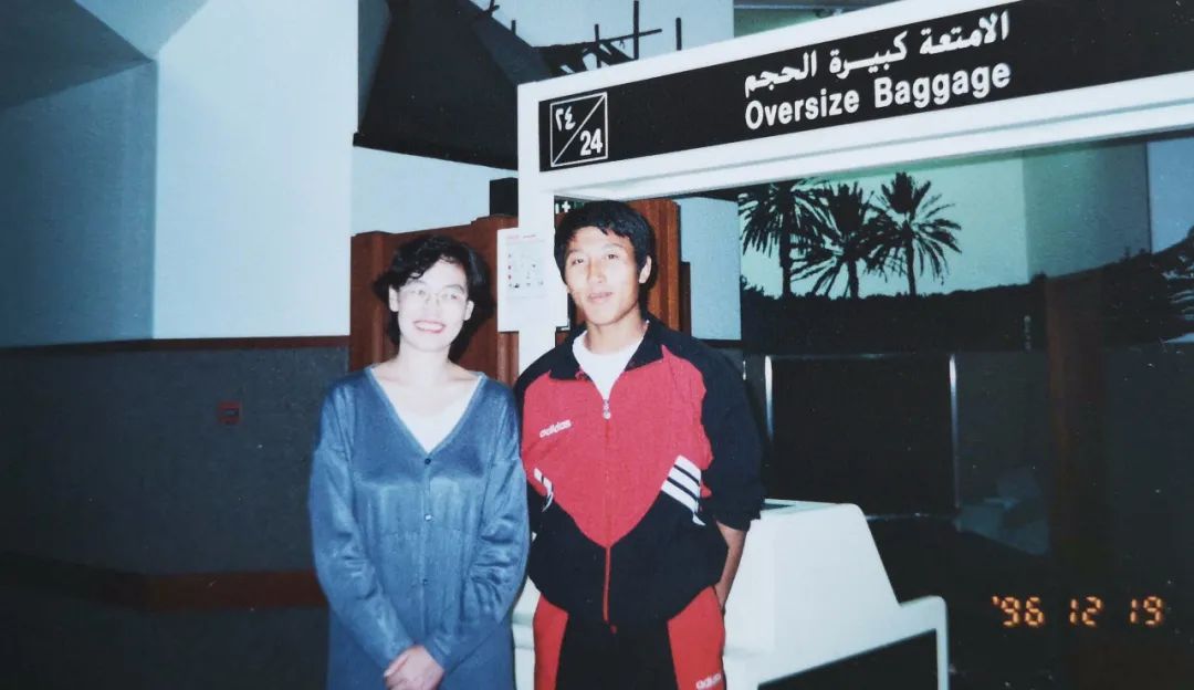 送别前国足队长张恩华大连万达队友中超大连人球迷代表到场