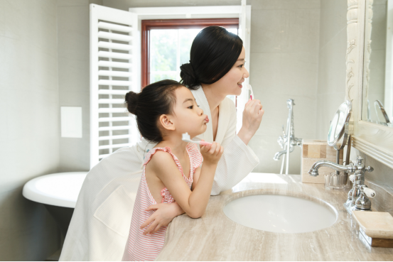 儿媳给宝宝买牙刷，被婆婆指责败家，小孩子就不需要口腔护理？休闲区蓝鸢梦想 - Www.slyday.coM