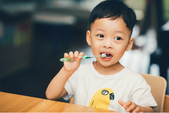 儿媳给宝宝买牙刷，被婆婆指责败家，小孩子就不需要口腔护理？休闲区蓝鸢梦想 - Www.slyday.coM