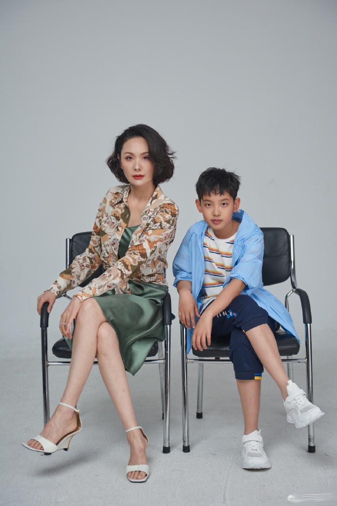 然后是程莉莎和儿子拍的母子写真