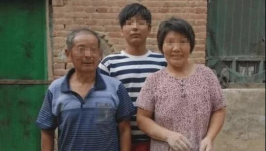 儿子考上大学,父亲向老板借一万,被老板拒绝,父亲走后老板报警休闲区蓝鸢梦想 - Www.slyday.coM 儿子考上大学,父亲向老板借一万,被老板拒绝,父亲走后老板报警休闲区蓝鸢梦想 - Www.slyday.coM