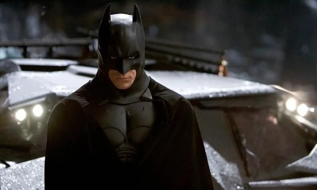 为何克里斯托弗诺兰蝙蝠侠三部曲看不见其他超级英雄