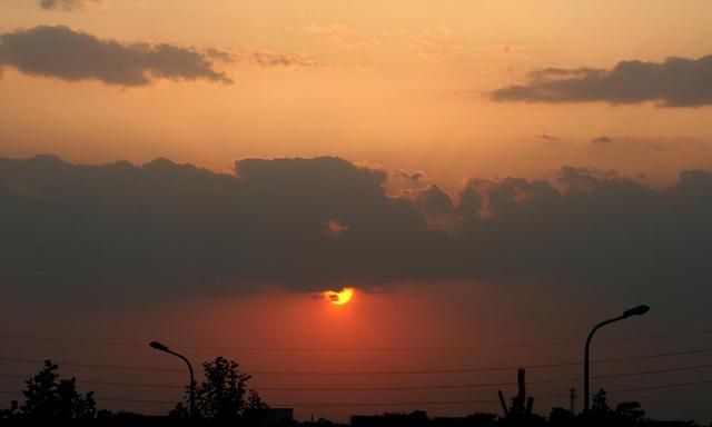 高三老师让学生们停止晚自习看晚霞,孩子们也有权欣赏晚霞的美休闲区蓝鸢梦想 - Www.slyday.coM 高三老师让学生们停止晚自习看晚霞,孩子们也有权欣赏晚霞的美休闲区蓝鸢梦想 - Www.slyday.coM