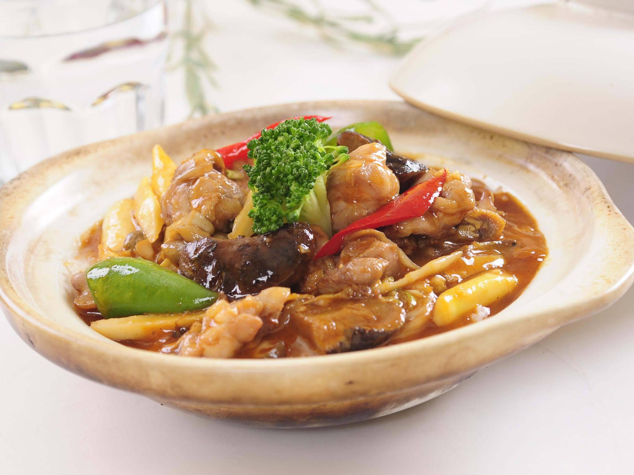 原来蘑菇蒸鸡肉这样做更美味,营养好吃超下饭,一家人吃的很痛快