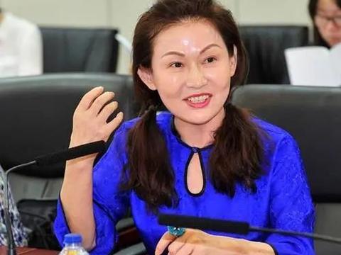 然而现实终究是现实,赵燕刚来到海南,就发现这个地方并没有自己想象的