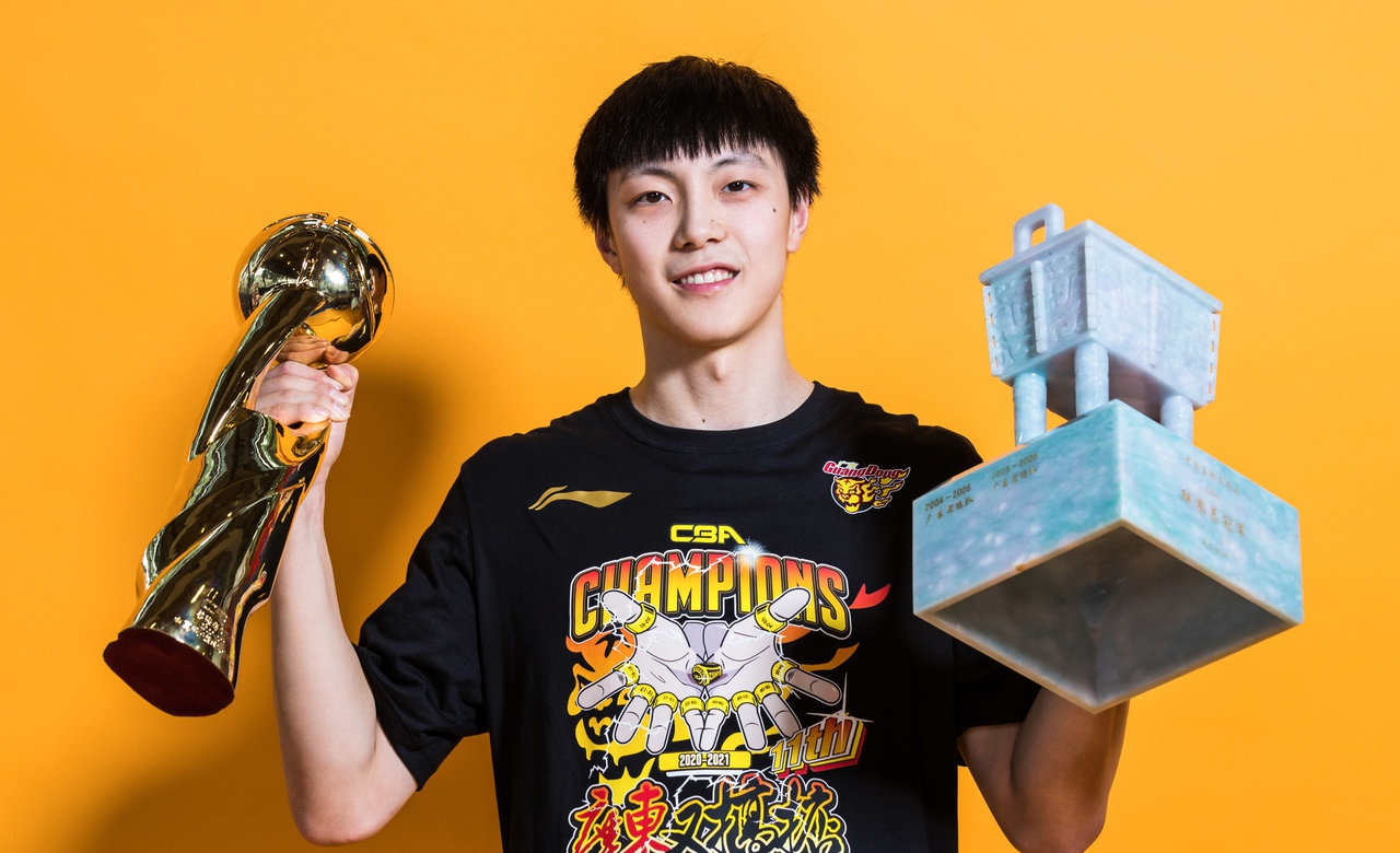 一夜暴富!广东男篮千万奖金分配方式被曝光,胡明轩一人获600万