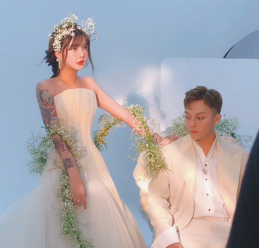 韩安冉病床上展现整容后效果,鼻子下方"刀痕"明显看着让人害怕__财经