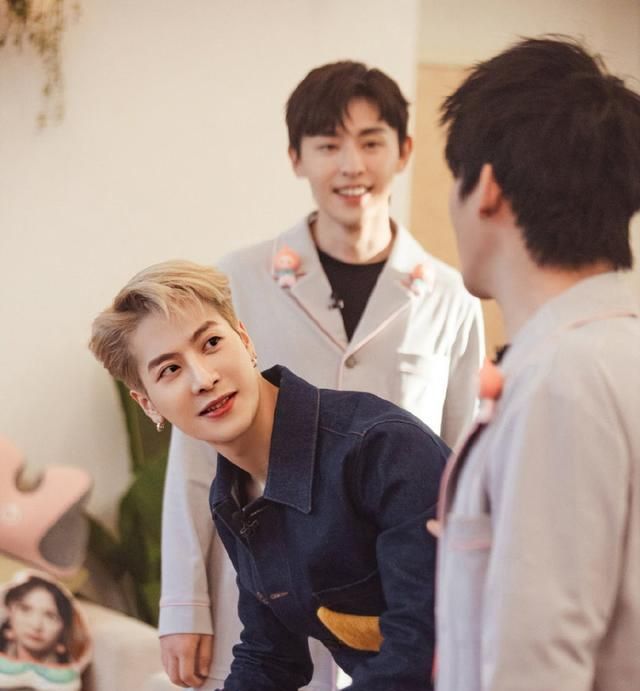 密室3王嘉尔吓得紧抱大胆伦求保护邓伦嘉尔你抱错人了