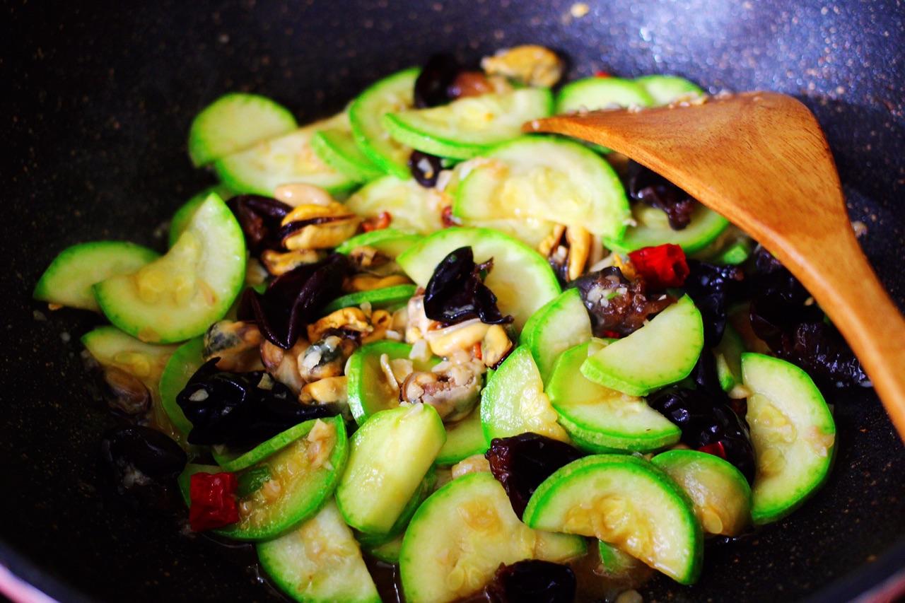 教你营养美味的蒜烧西葫芦,好吃下饭又简单,厨房小白也能学会