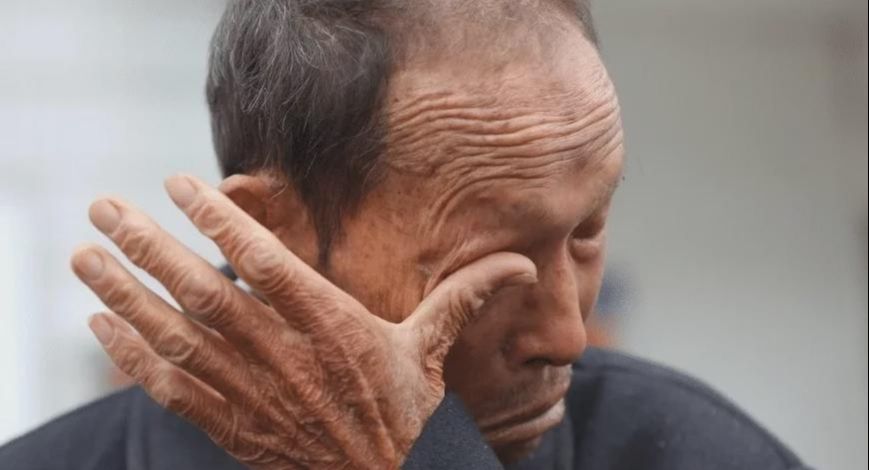 儿子考上大学,父亲向老板借一万,被老板拒绝,父亲走后老板报警休闲区蓝鸢梦想 - Www.slyday.coM 儿子考上大学,父亲向老板借一万,被老板拒绝,父亲走后老板报警休闲区蓝鸢梦想 - Www.slyday.coM