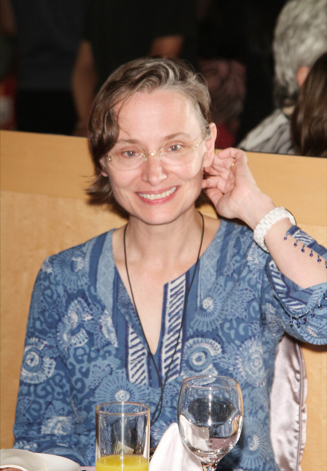 同框,61岁妻子头发花白,夫妻同框似母子|周华健|康粹兰|妻子_新浪新闻