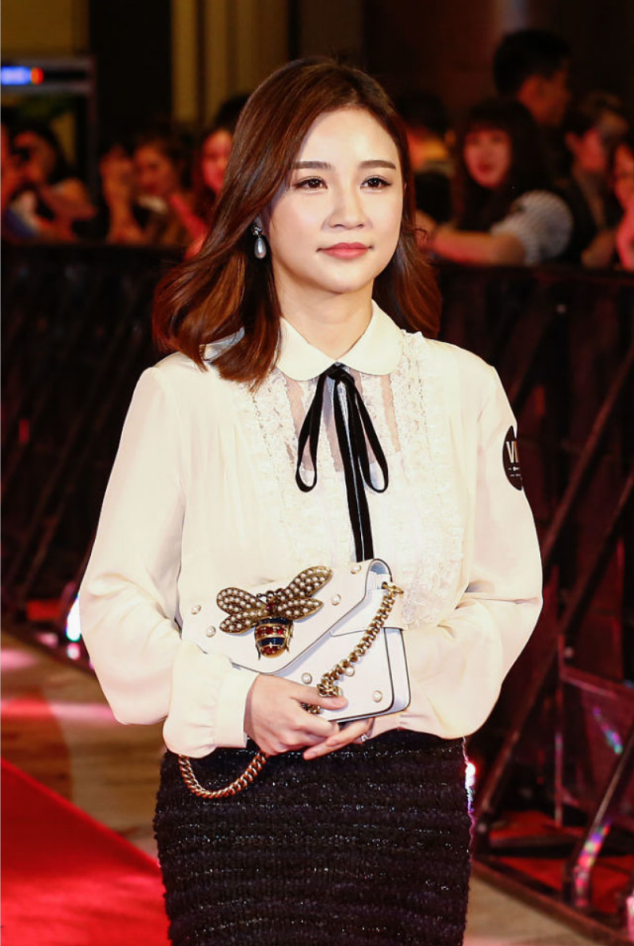 雪梨虽是网红出身但穿着还挺大气看来当了老板之后就是不一样