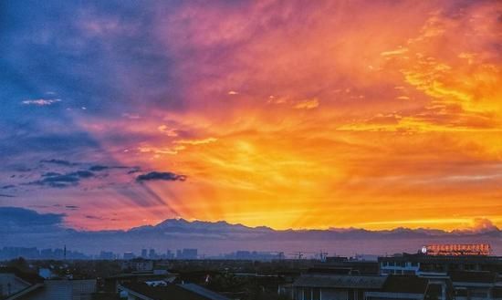 高三老师让学生们停止晚自习看晚霞,孩子们也有权欣赏晚霞的美休闲区蓝鸢梦想 - Www.slyday.coM 高三老师让学生们停止晚自习看晚霞,孩子们也有权欣赏晚霞的美休闲区蓝鸢梦想 - Www.slyday.coM