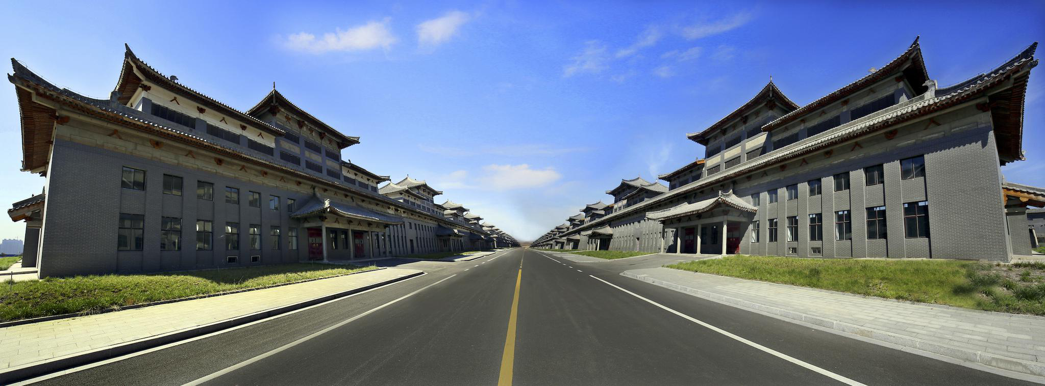 中国汾酒城酿酒车间.编辑 赵方园  校对 吴兴发图片 受访企业供图