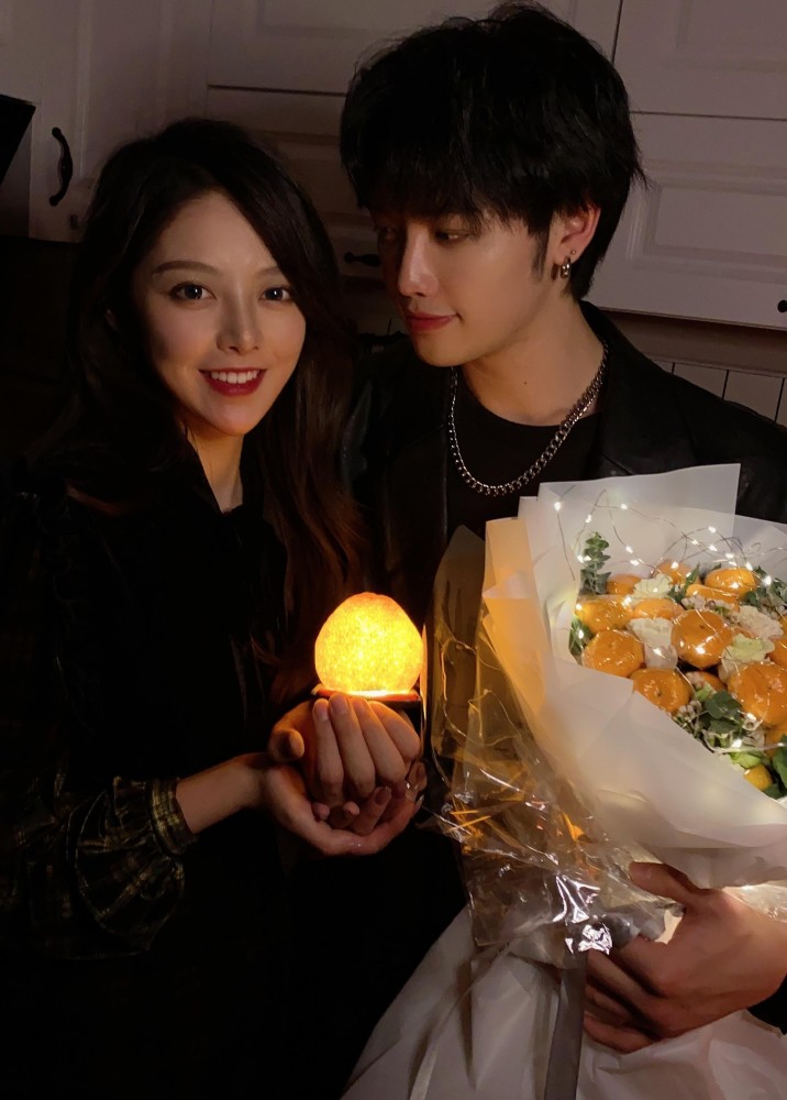 带火万小七后,郝一点又重走老套路,打算把哥哥郝青平也带火