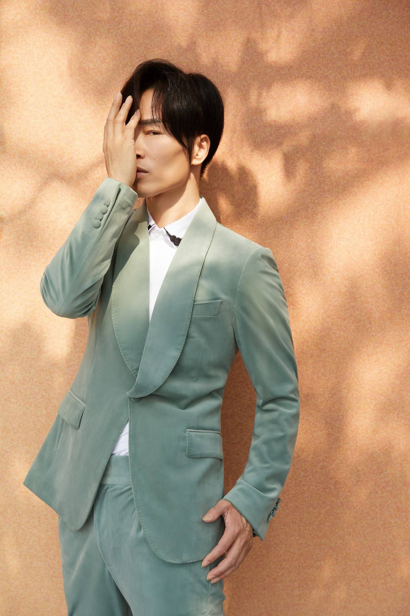 环保行为艺术家万云峰受邀美的luyang上海大秀