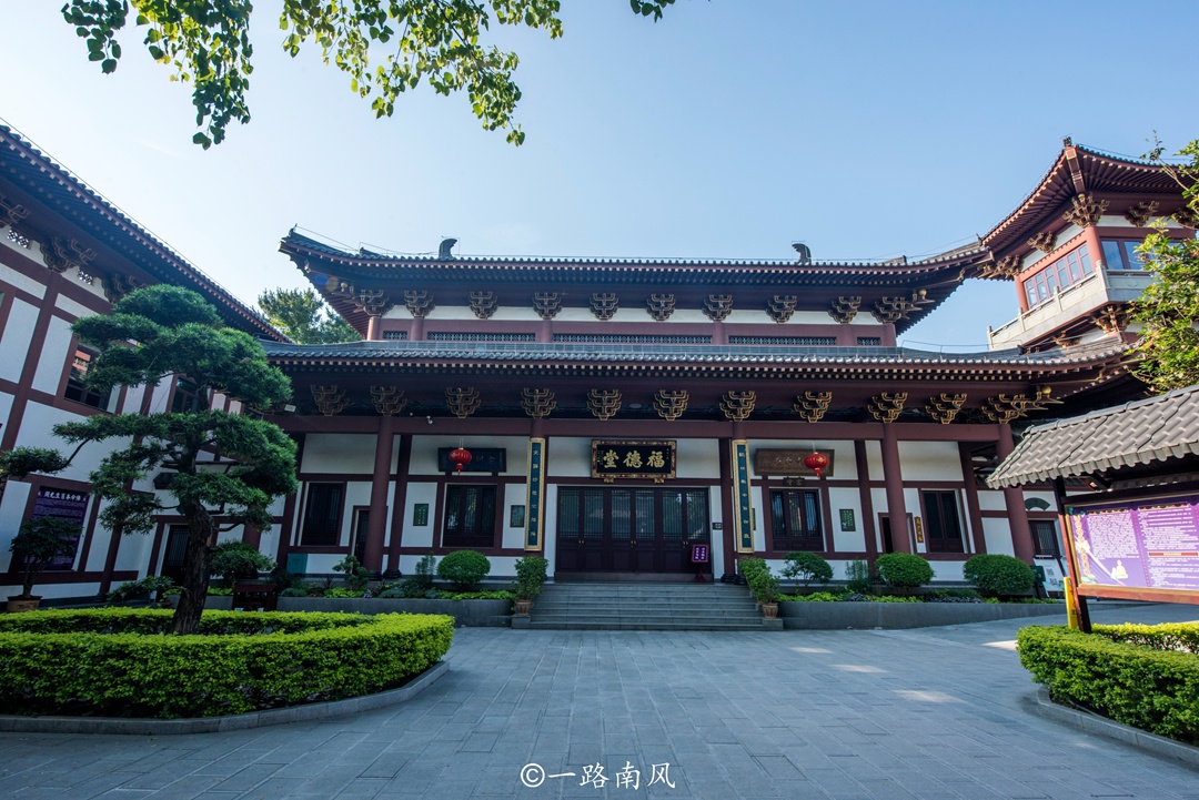 南宁青秀山有座核心建筑像天坛的小故宫殿宇辉煌非常壮观