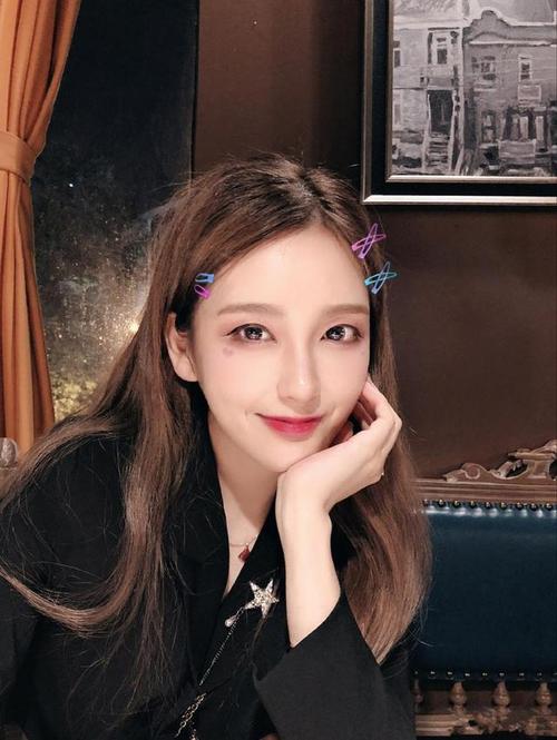 rita罕见素颜出境,反而遭到粉丝夸赞:之前干嘛化那么浓的妆?