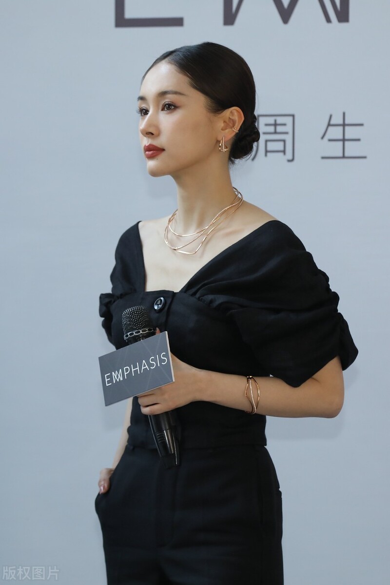 王子文亮相风韵十足网友越来越漂亮了