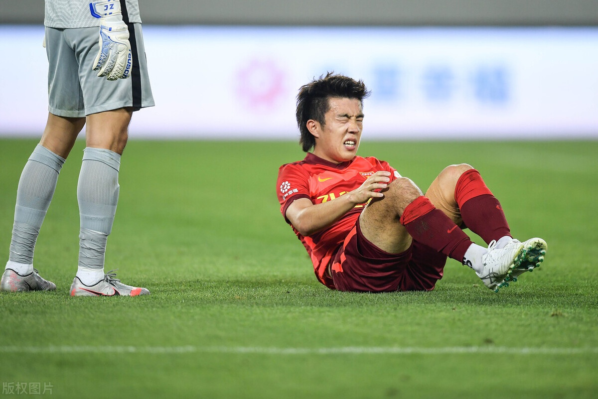 可以说,于汉超根本没有跟池文一发生身体对撞,只有一种可能,于汉超的