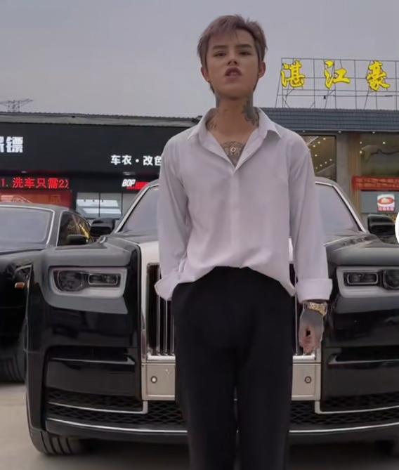 殷世航为挽回套璐璐耗费巨资租豪车想上演世纪婚礼