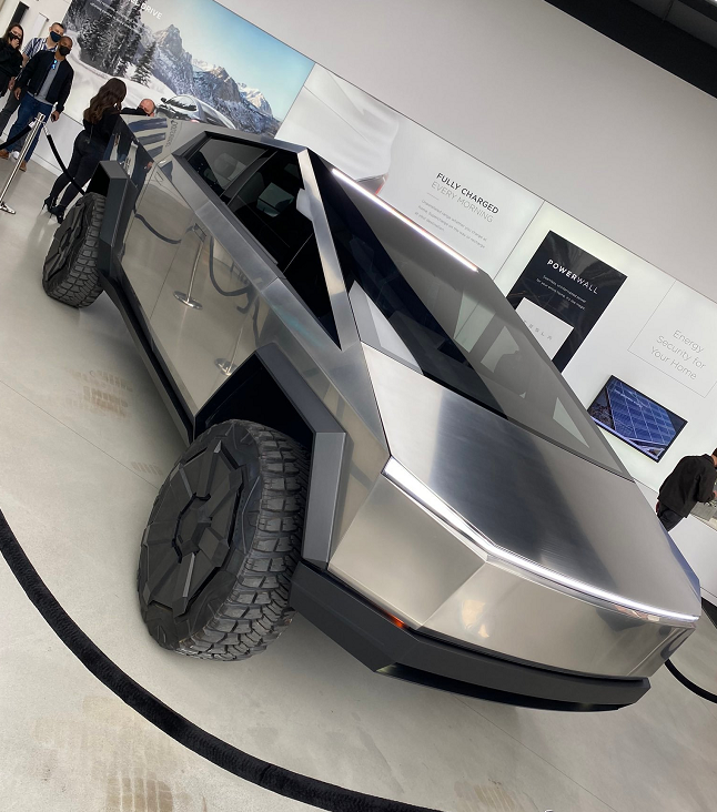 特斯拉cybertruck纽约实拍全车防弹材质搭载三电机四门六座