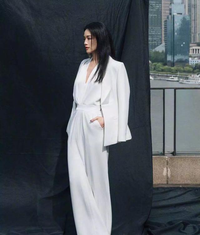 45岁舒淇造型罕见翻车,戴7位数项链满脸油光,不复昔日女神休闲区蓝鸢梦想 - Www.slyday.coM 45岁舒淇造型罕见翻车,戴7位数项链满脸油光,不复昔日女神休闲区蓝鸢梦想 - Www.slyday.coM