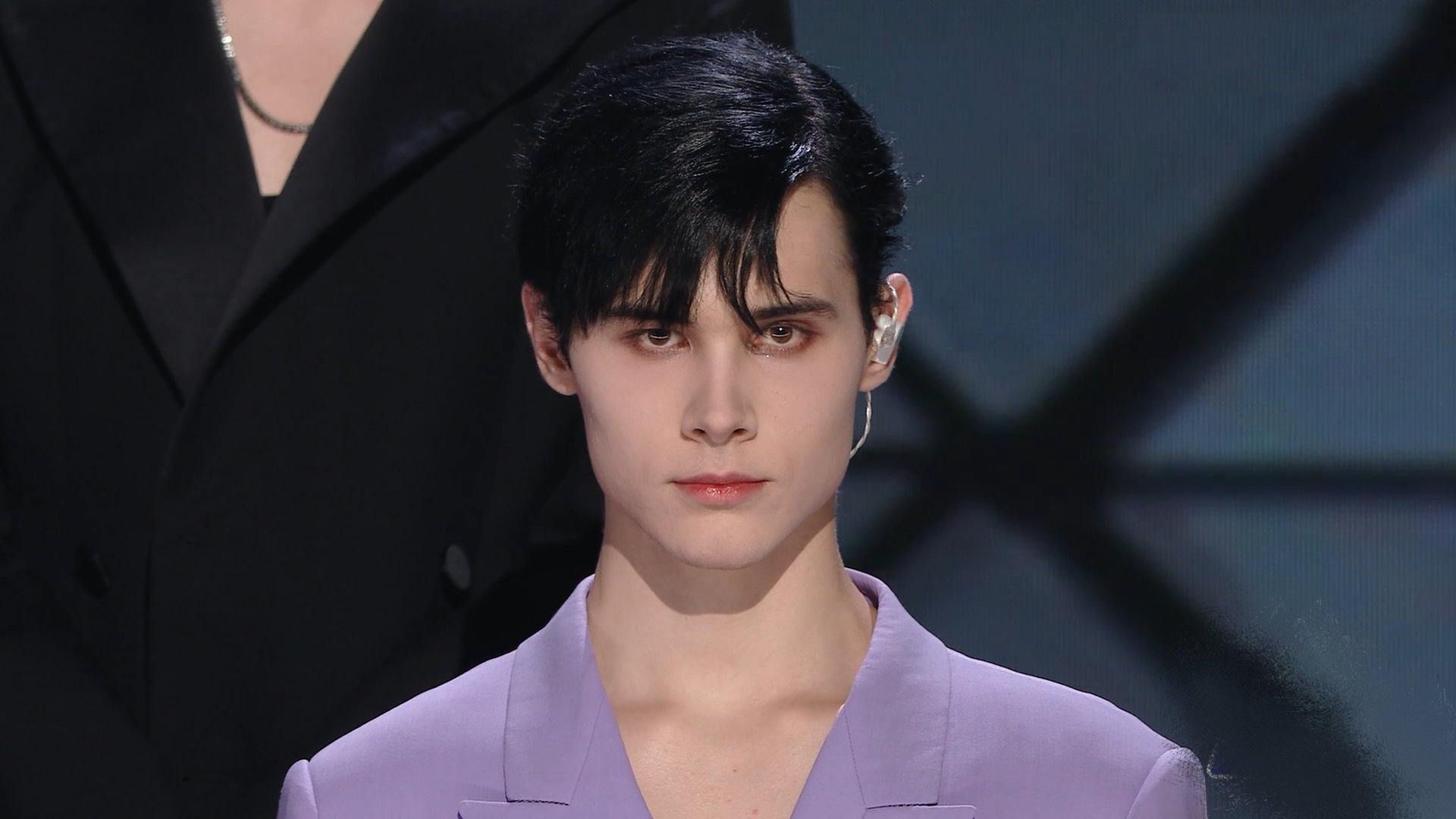 相比于最后成团的这一个团体来说,利路修的热度明