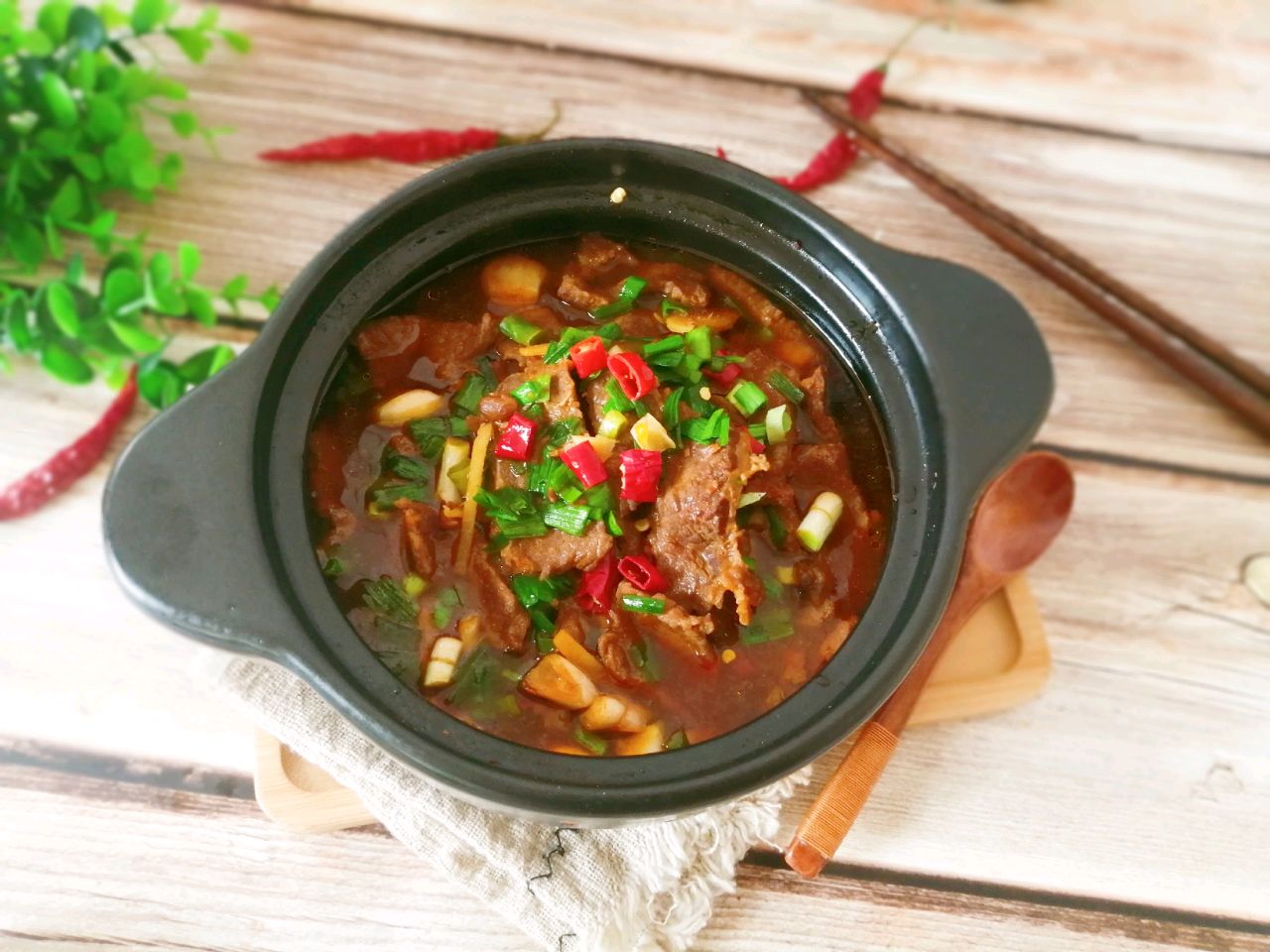 牛肉豆腐煲补充蛋白质就吃它软嫩鲜滑轻轻松松就能做好