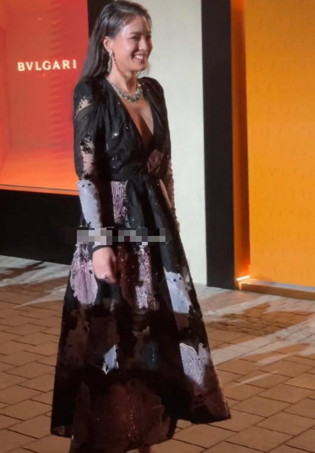 45岁舒淇造型罕见翻车,戴7位数项链满脸油光,不复昔日女神休闲区蓝鸢梦想 - Www.slyday.coM 45岁舒淇造型罕见翻车,戴7位数项链满脸油光,不复昔日女神休闲区蓝鸢梦想 - Www.slyday.coM