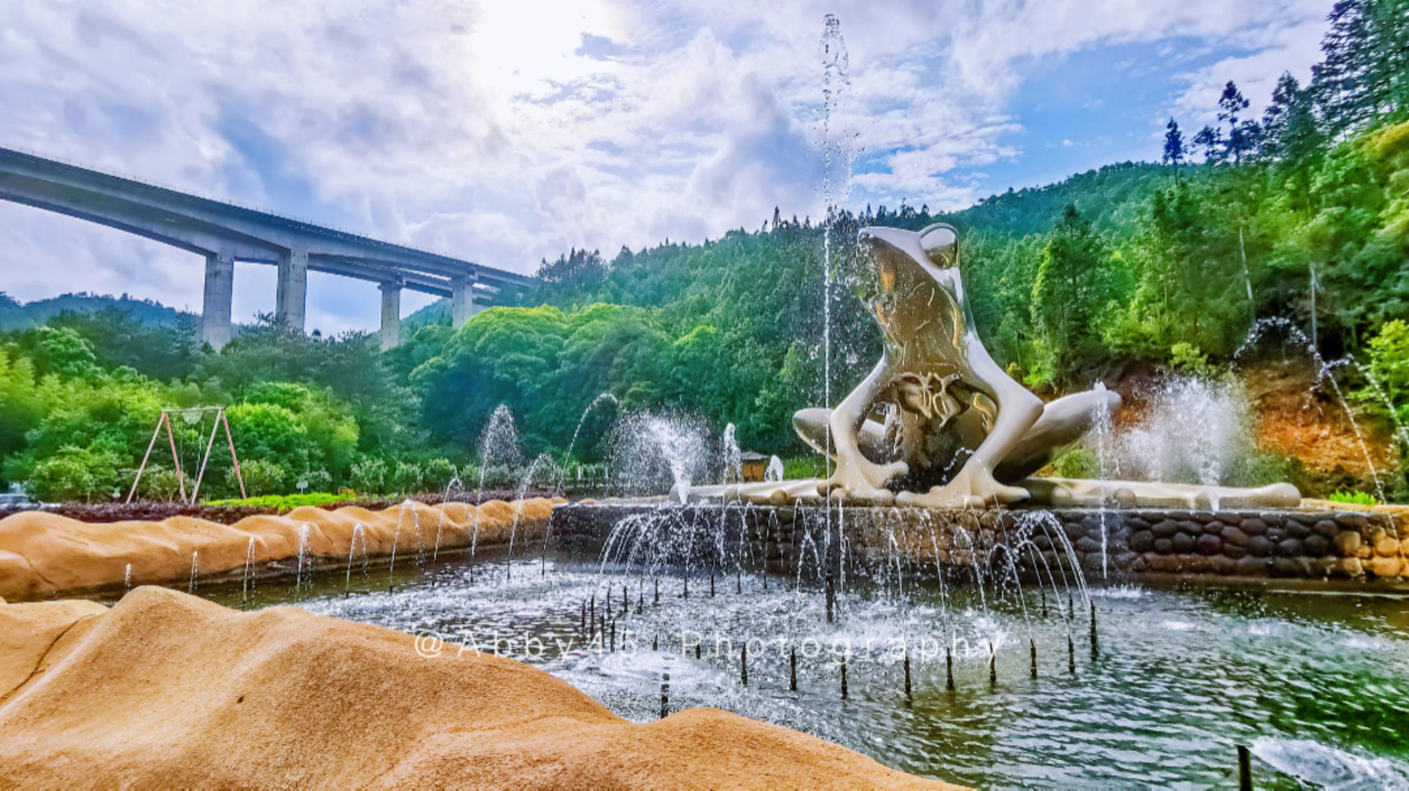 "闽中屋脊"戴云山南麓的云龙谷,是晋江源头,全球最大蛙王坐镇