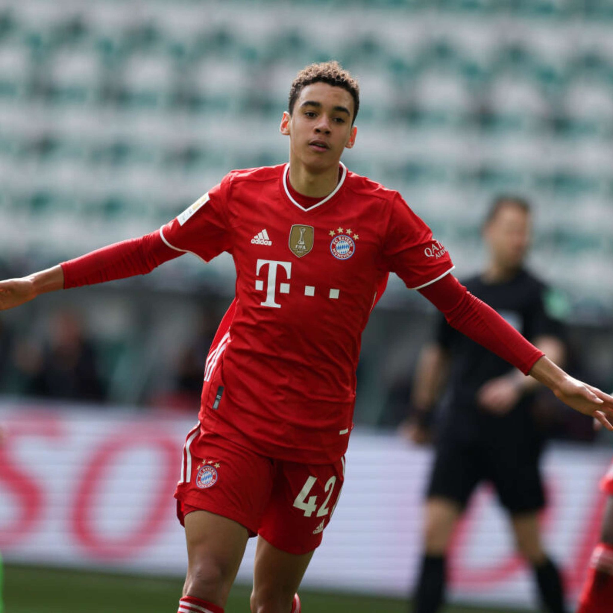 拜仁官方:穆夏拉当选队内4月最佳球员|最佳球员|拜