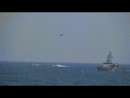 美国海岸警卫队快艇连开30枪鸣示驱离伊朗快艇（视频截图）