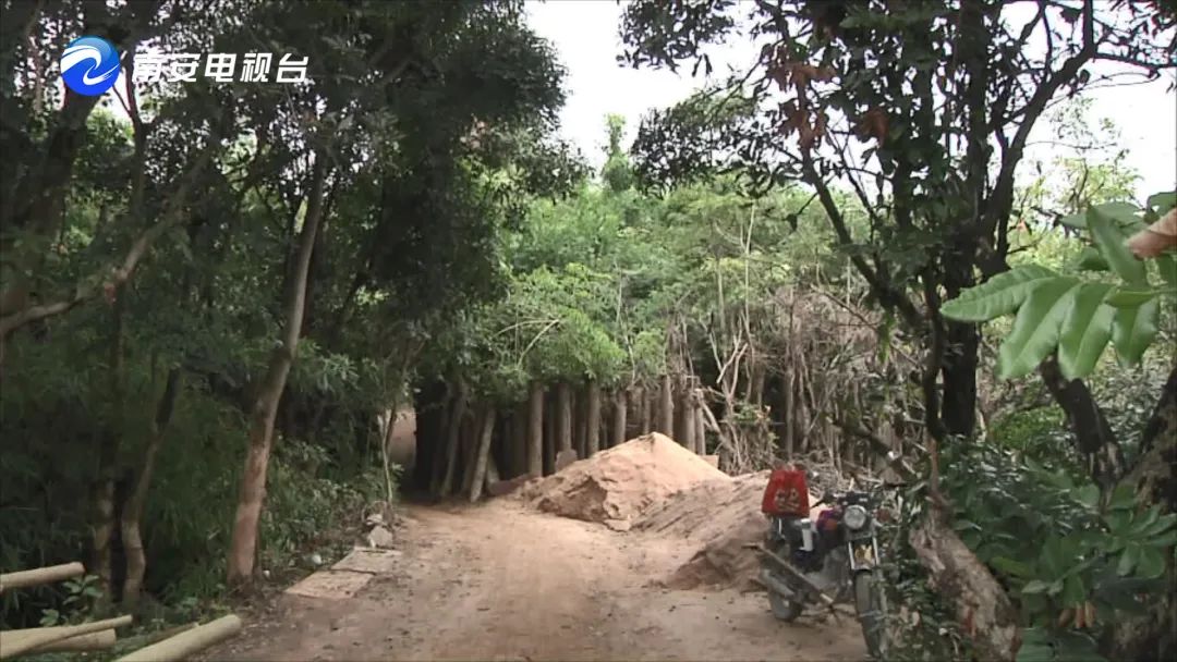 霞美镇仙河村驻村工作队长 黄佳峰:我们镇里采取分组包户到人的机制