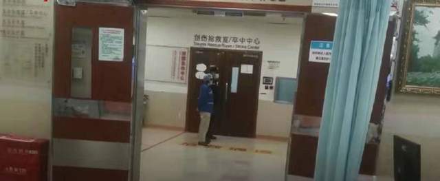 成都一电瓶车爆燃瞬间吞噬电梯导致多人受伤 需出台相关制度杜绝休闲区蓝鸢梦想 - Www.slyday.coM