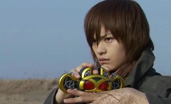 首先要说的就是假面骑士kiva中红渡了,这个的话是在最终话的最后一刻