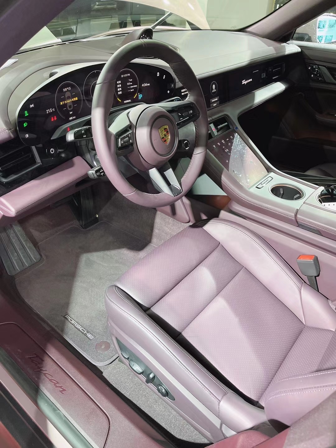 让小姐姐爱不释手的颜色就是保时捷taycan冰莓粉