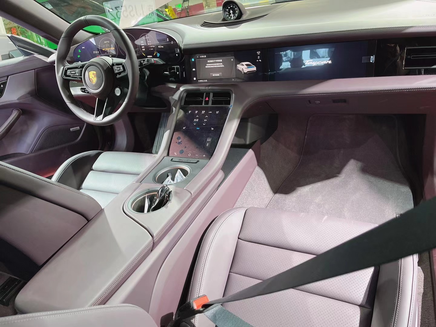 让小姐姐爱不释手的颜色就是保时捷taycan冰莓粉
