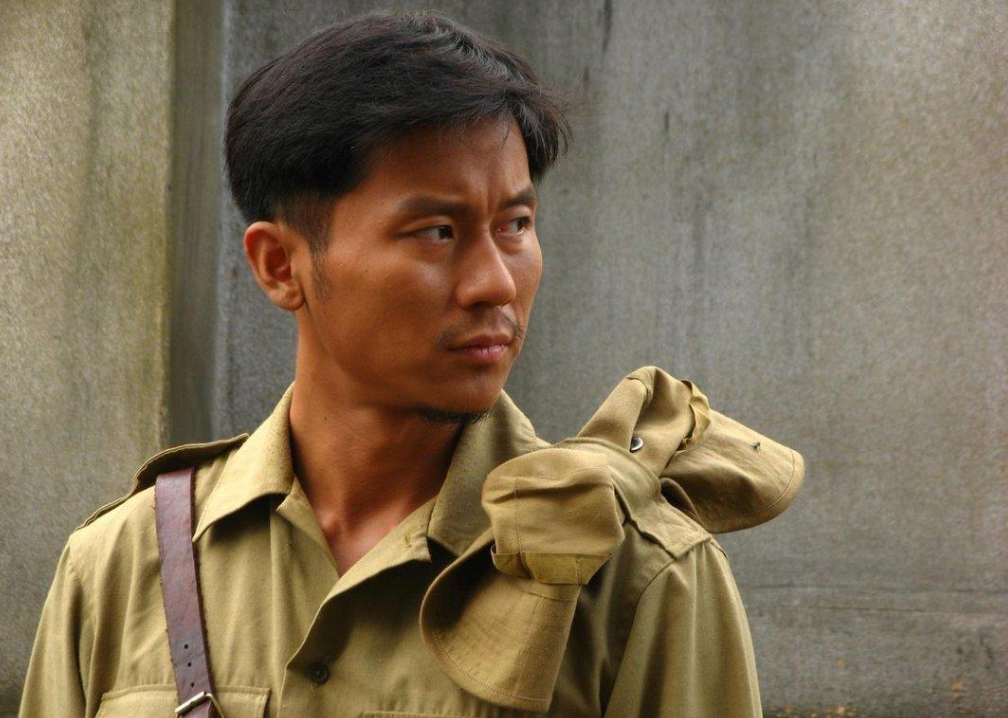 李晨演了很多优秀的作品,在《士兵突击》,《我的团长我的团》,《北京