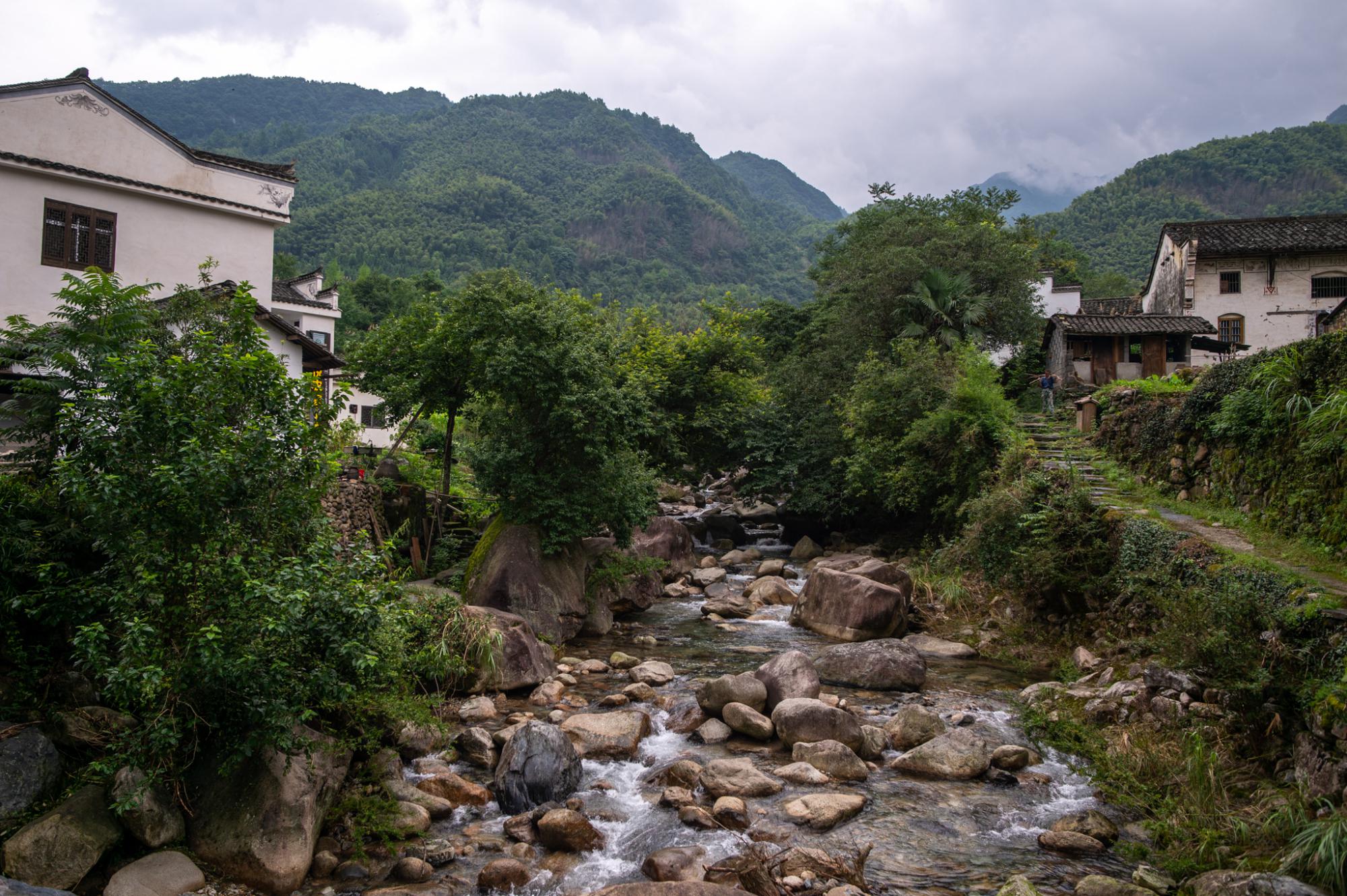安徽石台县的大山中藏着一座被遗忘的古村落，美景不输世外桃源|白石岭|石台县|古村落_新浪新闻