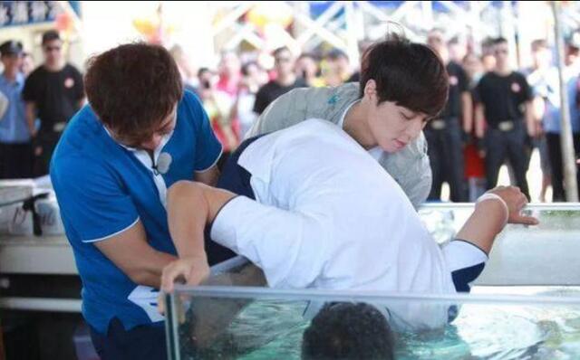 《极挑》最拼的嘉宾,七季节目唯一一个敢蹦极的,吃海鲜用嘴叼!休闲区蓝鸢梦想 - Www.slyday.coM 《极挑》最拼的嘉宾,七季节目唯一一个敢蹦极的,吃海鲜用嘴叼!休闲区蓝鸢梦想 - Www.slyday.coM