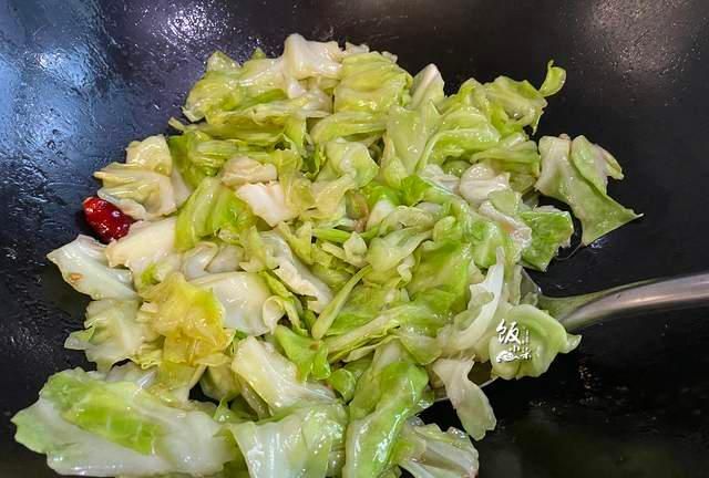 为什么饭店做的包菜那么好吃?大厨教我简单3步,学会后我每天做休闲区蓝鸢梦想 - Www.slyday.coM