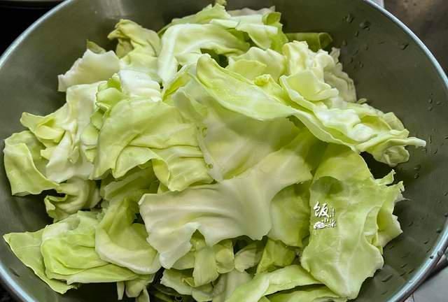 为什么饭店做的包菜那么好吃?大厨教我简单3步,学会后我每天做休闲区蓝鸢梦想 - Www.slyday.coM