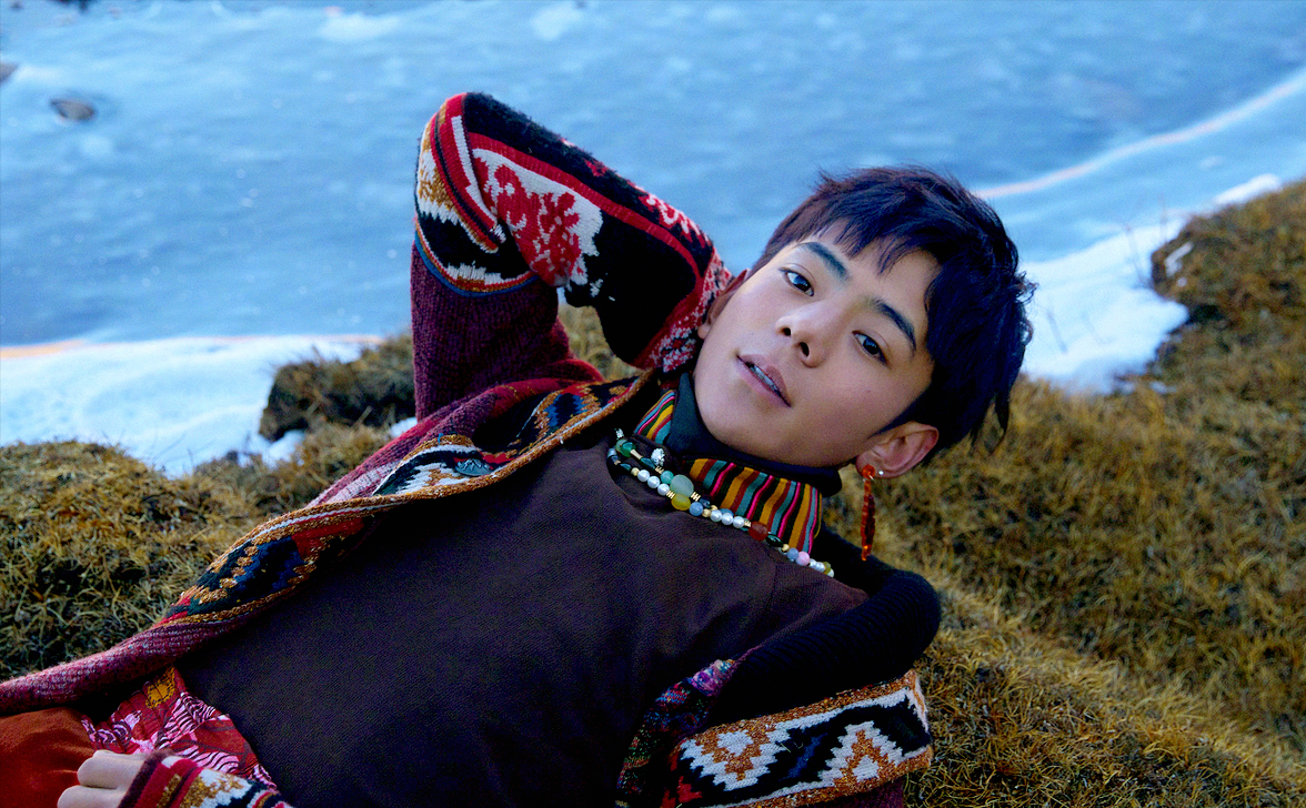 丁真走红蒲巴甲像王力宏藏族明星人气高可惜一位27岁就去世