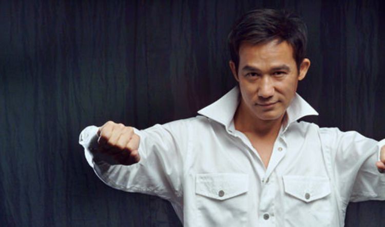 就算跟着大哥吴国豪历经鬼关后进了监狱也无怨无悔,这样善良忠厚的