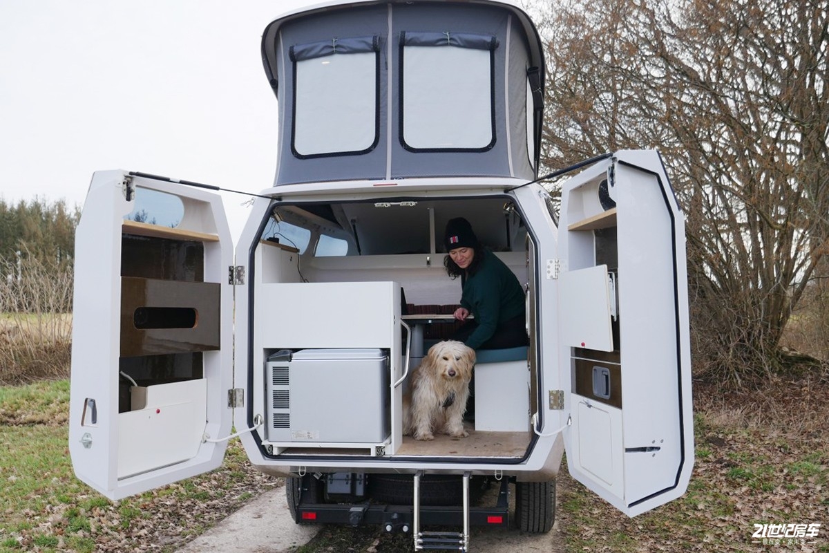 款名为cabineer的皮卡房车使用欧洲比较易于收集的亚麻材质为基础材料