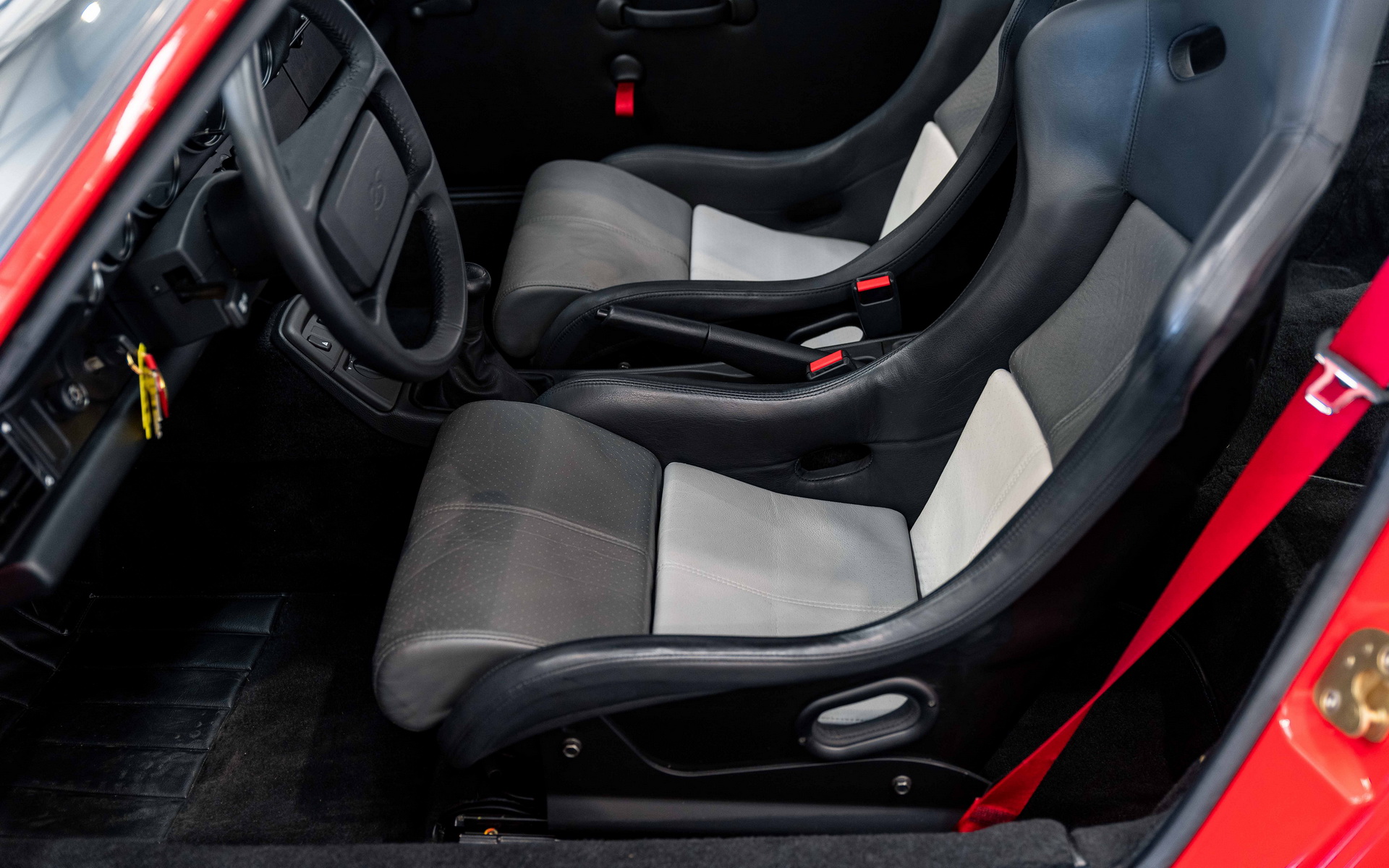 行驶仅102英里极为抢手的保时捷964卡雷拉rs